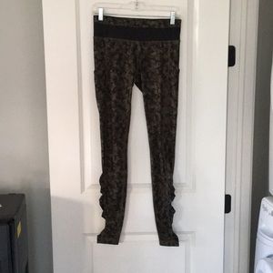 Lululemon pants w/ side pockets